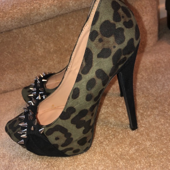 Penny Loves Kenny Leopard Platform Stilettos Heels - Picture 3 of 7